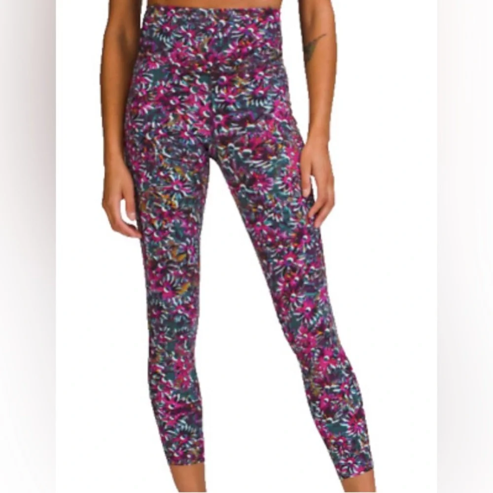 Like New LuluLemon Leggings - Picture 1 of 8